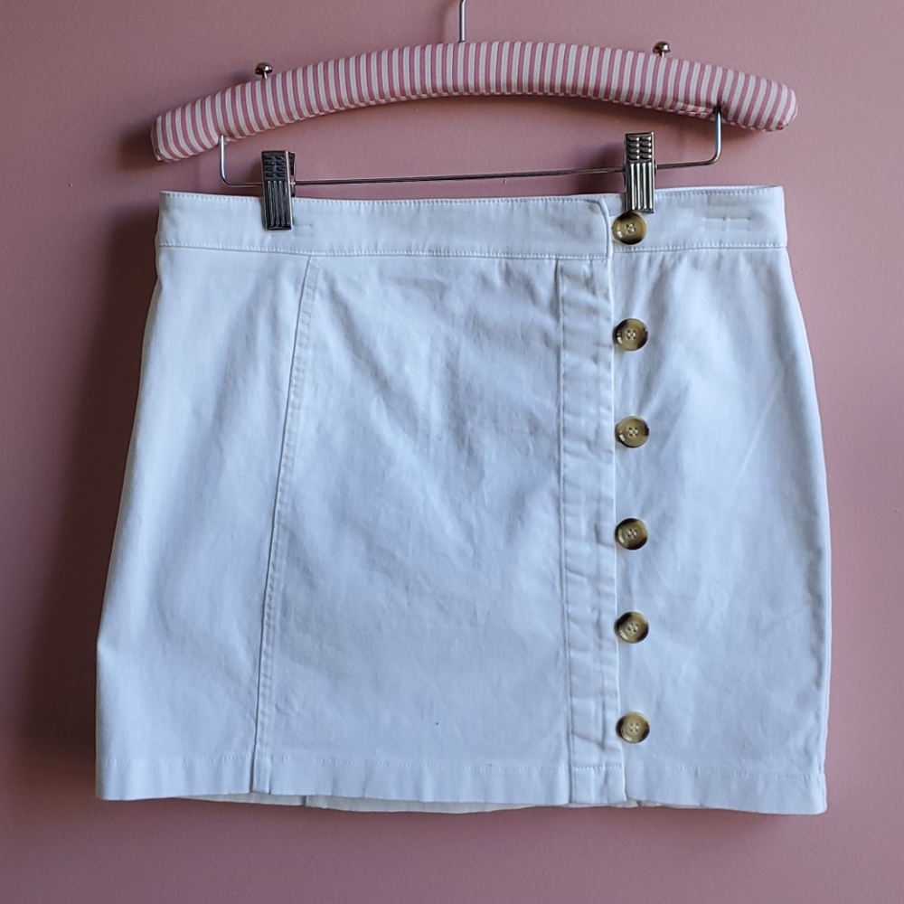 Button skirt